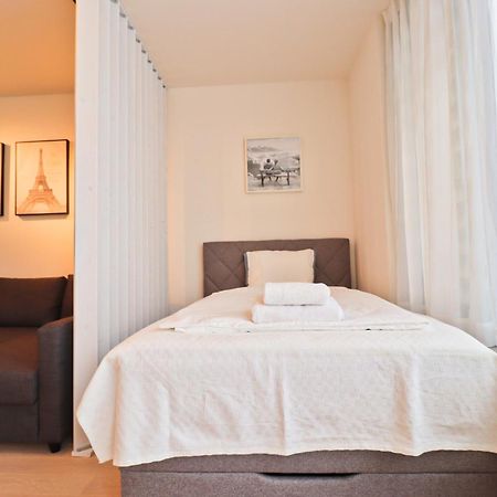 Sunny Apartment In Smichov, Prague 5 Exterior foto