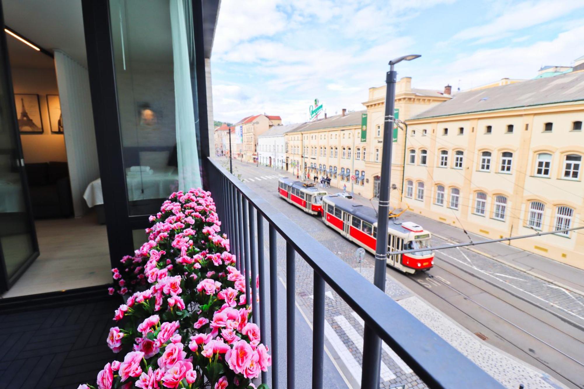 Sunny Apartment In Smichov, Prague 5 Exterior foto