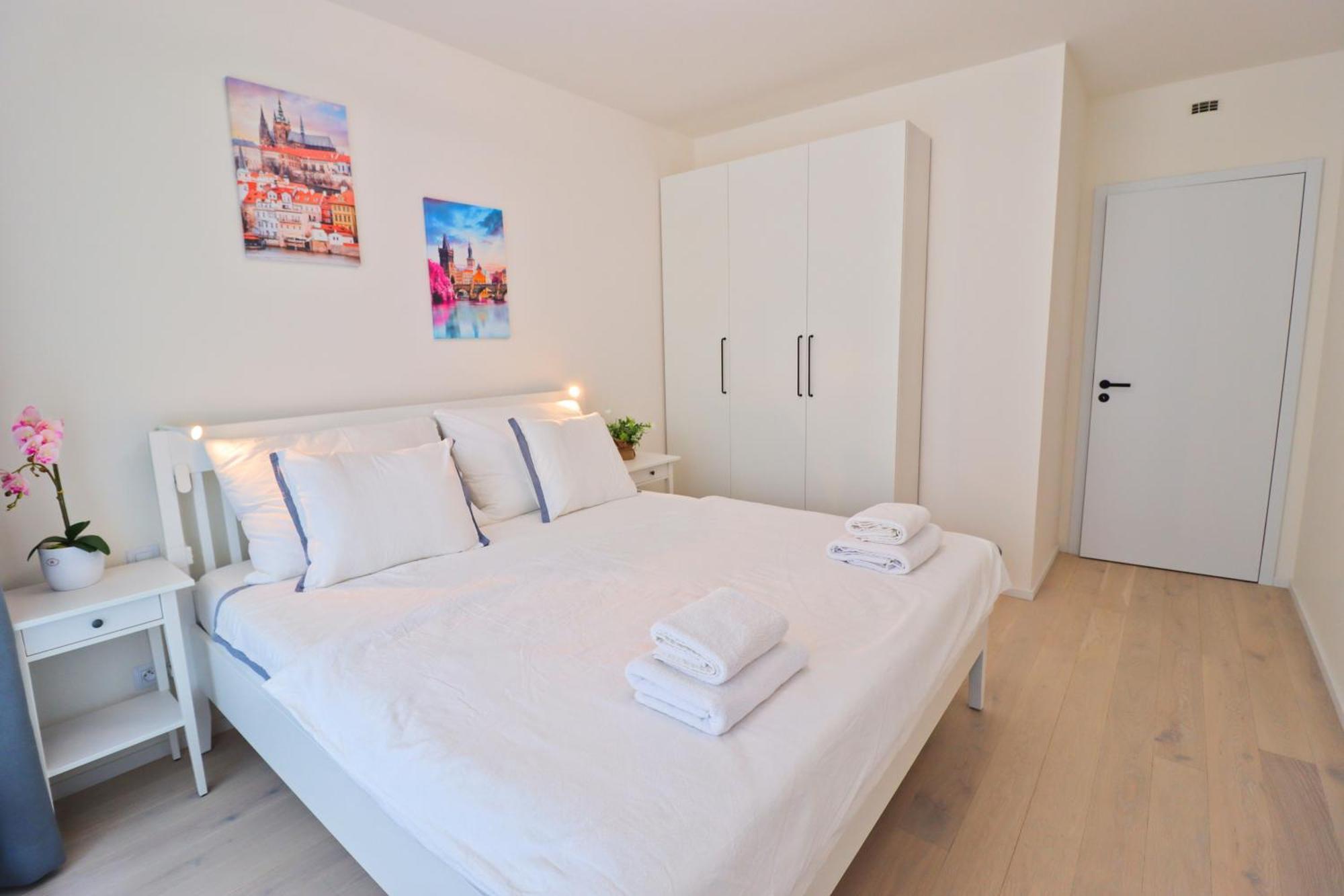 Sunny Apartment In Smichov, Prague 5 Exterior foto