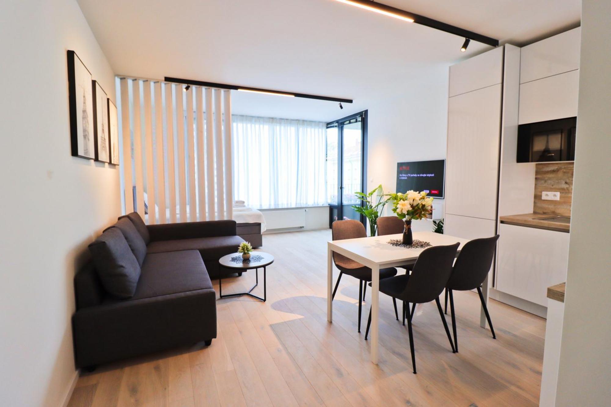 Sunny Apartment In Smichov, Prague 5 Exterior foto