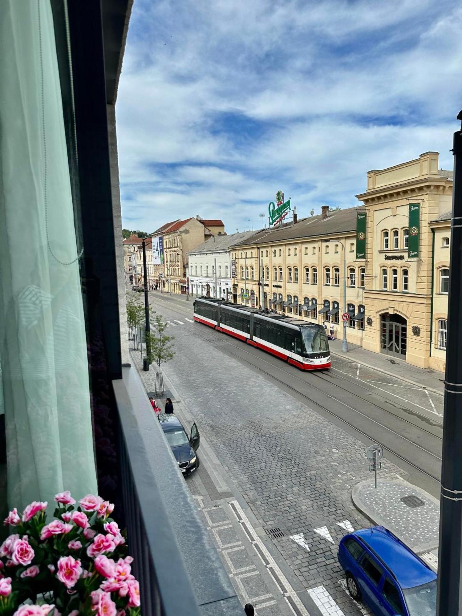 Sunny Apartment In Smichov, Prague 5 Exterior foto